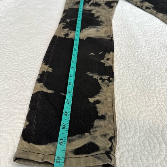 Current/Elliott Black and Cream Tie-Dye Jeans - Picture 11 of 13